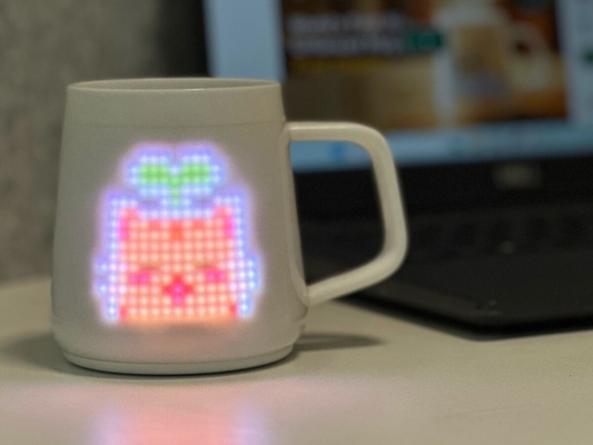 Persoonlijke cadeautjes voor Moederdag Ai-verbeterde keramische mok met Pixel Display Modern Design Gift